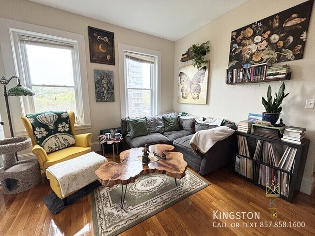 Foto del edificio - 1485 Beacon St