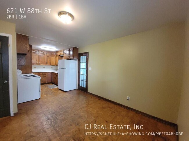 Building Photo - 621 W 88th St