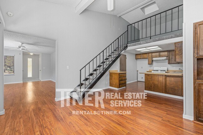 Foto del edificio - Rocklin Three Bedroom Duplex with Loft