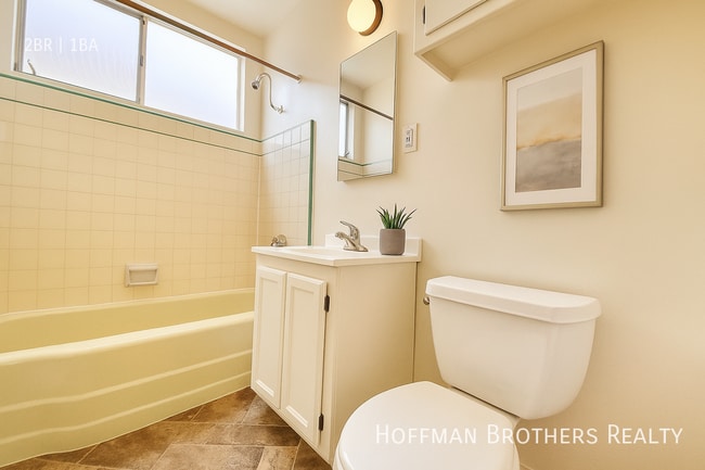 Building Photo - 5625 W Jefferson Blvd