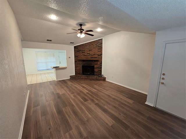 Foto del edificio - 7451 N College Cir
