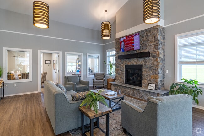 Comfortable Clubhouse Common Area - Oakwood Hills Apartments