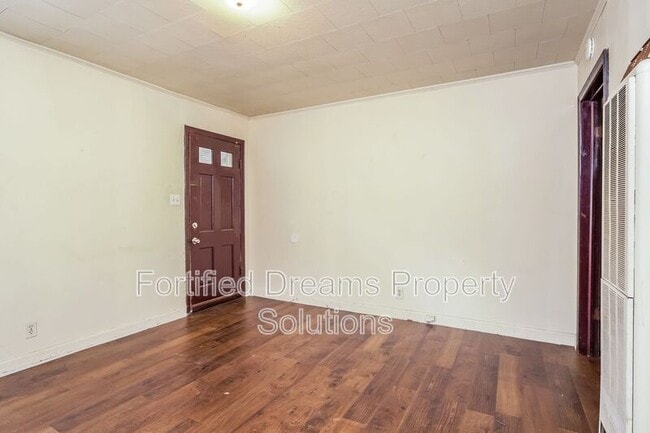 Foto del edificio - 225 N Jackson Ave