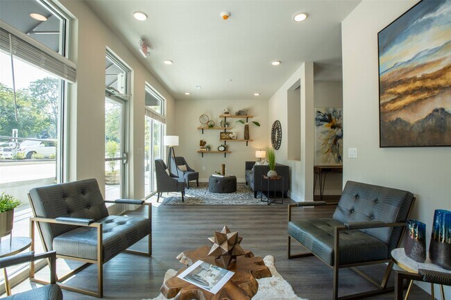 Foto del edificio - 226 E Lockwood Ave