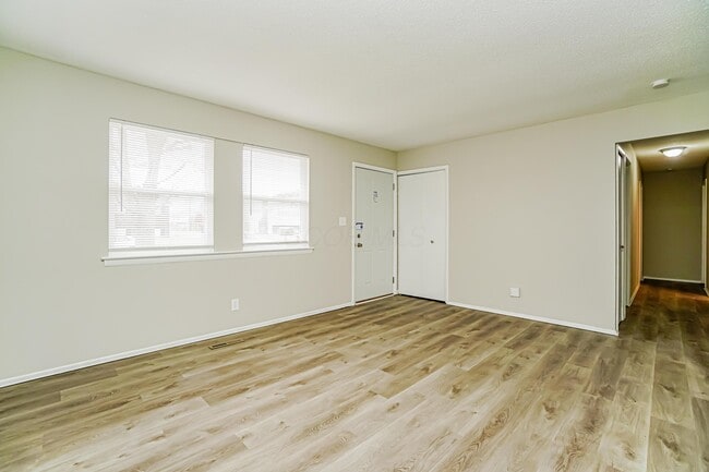 Building Photo - 5262 Hacket Dr