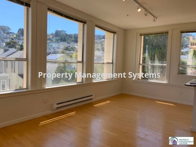 Building Photo - 317 29th St #302 - STUNNING CONDO UNIT WIT...