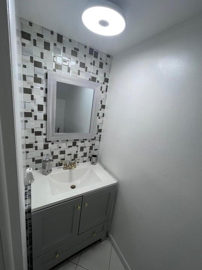 Building Photo - 4455 Luxemburg Ct