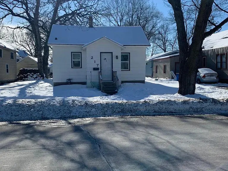 217 E Fremont St, Owatonna, MN 55060 House Rental in Owatonna, MN