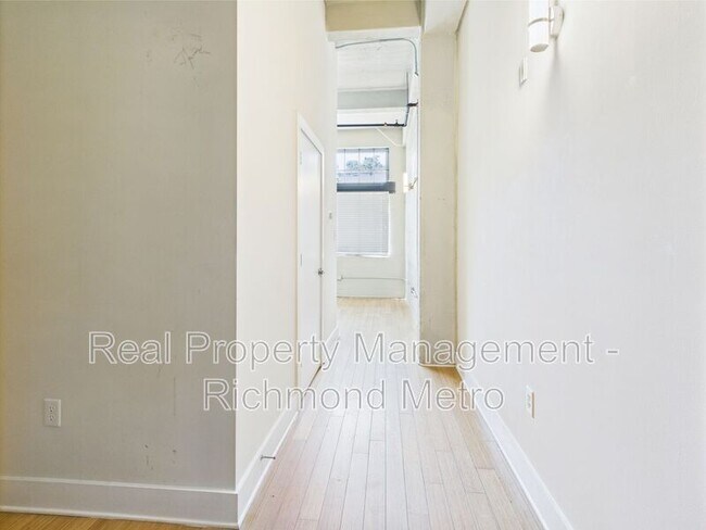Building Photo - 815 Perry St