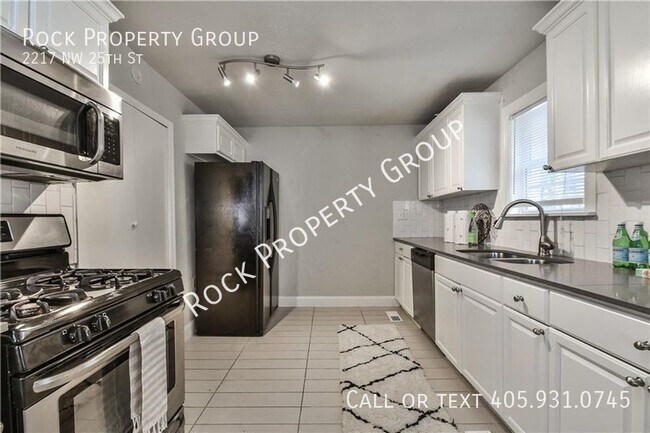 Foto del edificio - Beautifully Remodeled 4 Bedroom Home near ...