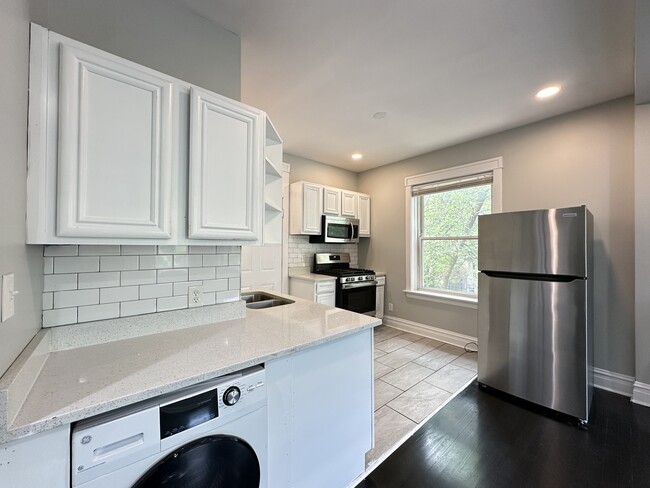 Building Photo - 4301 W Wrightwood Ave