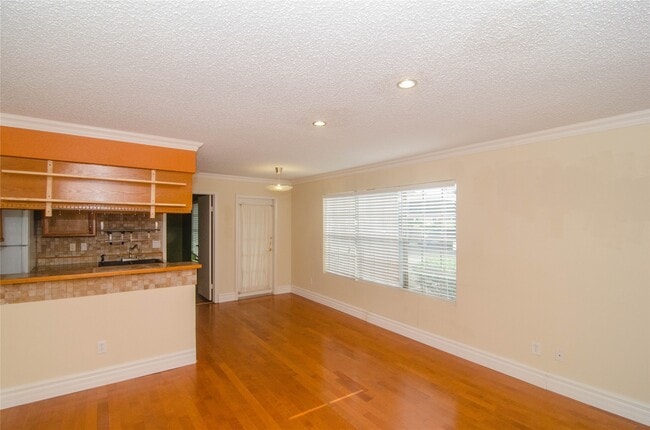 Foto del edificio - 2750 Holly Hall St