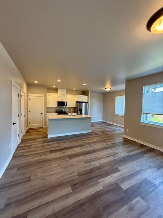 Building Photo - Beautiful 3-Bedroom Townhome in Purcell La...