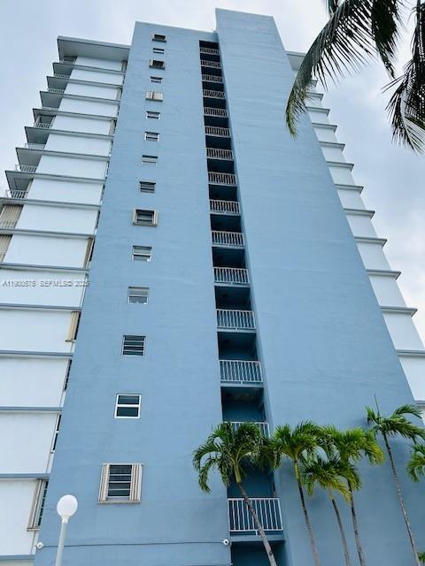 Foto del edificio - 1865 79th Street Causeway