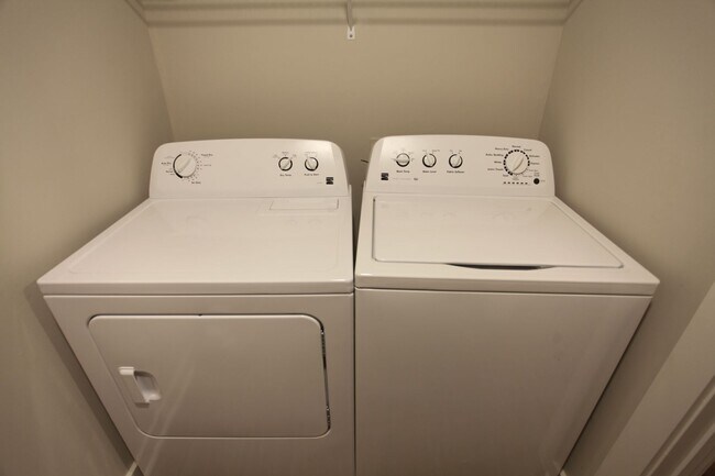 Foto del edificio - Updated 2 Bedroom Available July 2026!