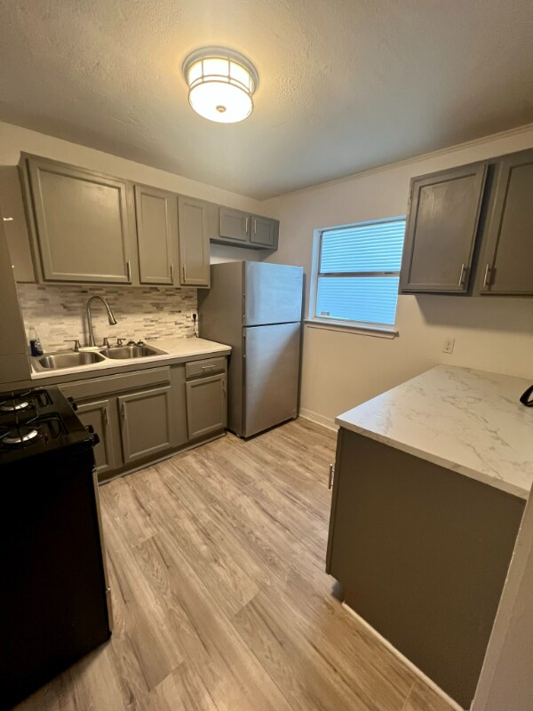 Building Photo - 2212 Santa Rita St