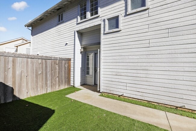 Building Photo - 1736 Richard Ct