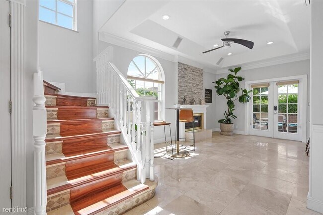 Foto del edificio - 4 br, 2.5 bath Townhome - 370 NE 7th Ave #...