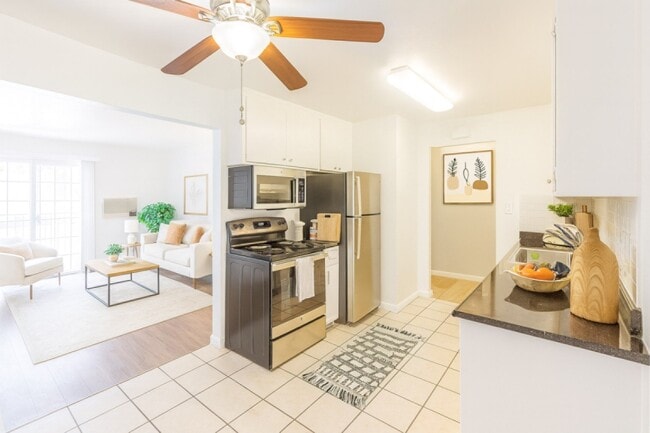 Building Photo - Courtyard Apartments