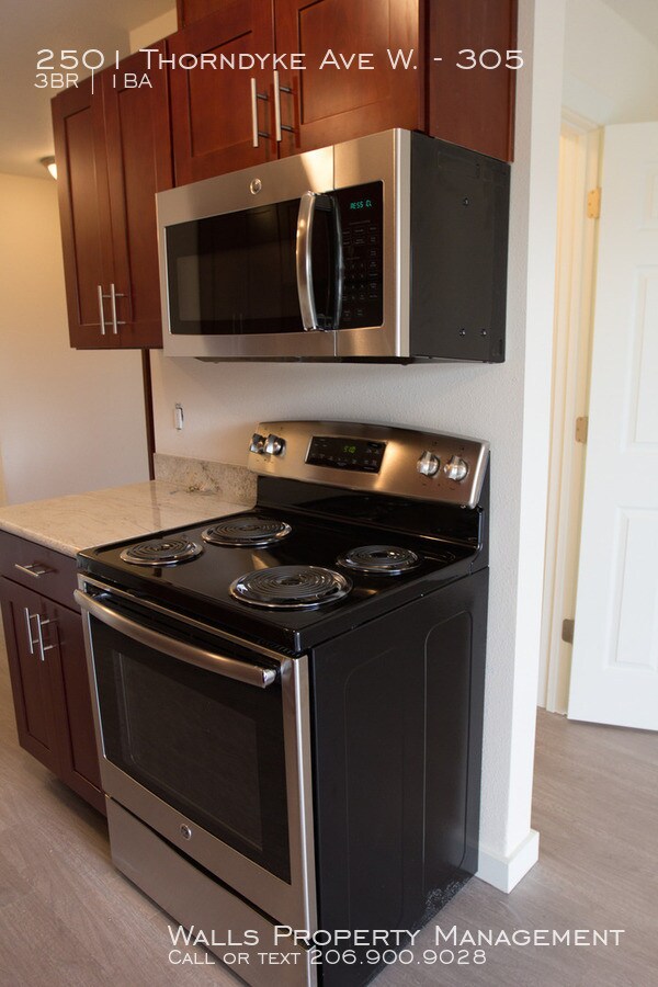 Building Photo - 2501 Thorndyke Ave W