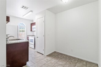 Building Photo - 3683 Lucido Dr