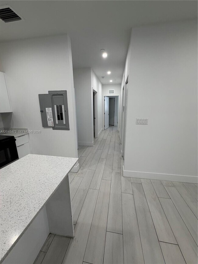 Foto del edificio - 879 E 24th St