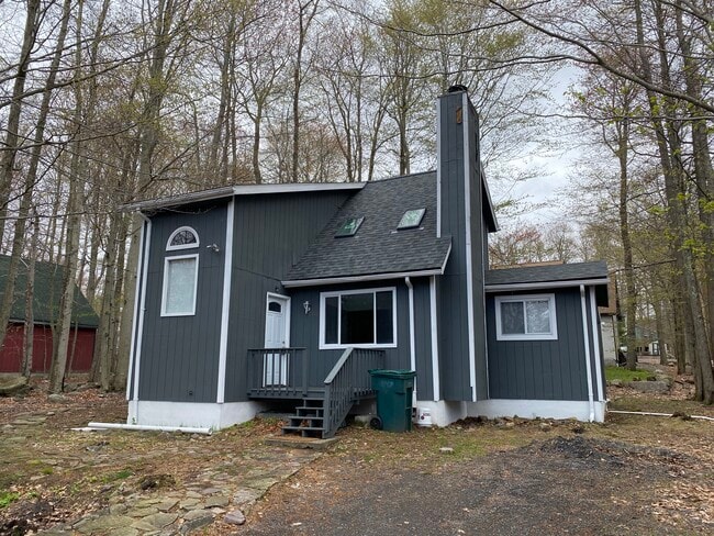 Building Photo - 7173 Robinwood Dr