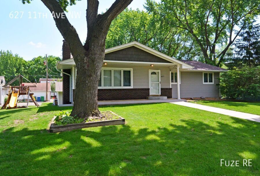 Primary Photo - 627 11th Ave NW