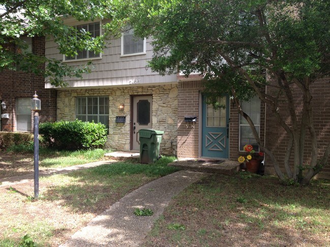 Graham Square Addition Apartments Arlington, TX