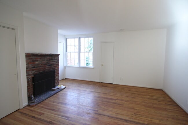 Living Room - 935 Lombard St