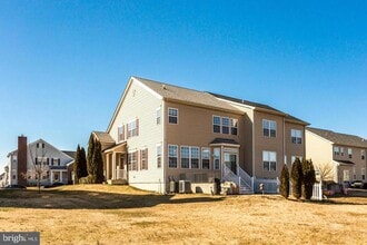 Building Photo - 1028 Llano Dr