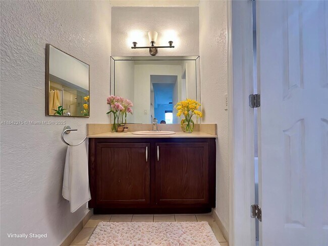 Foto del edificio - 445 SW 11th St