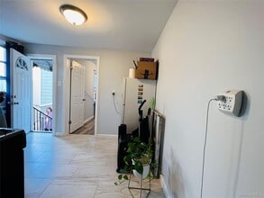 Building Photo - 21-13-21-25 25th Rd