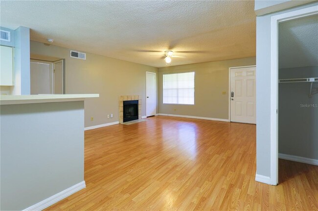 Foto del edificio - 345 Forestway Cir