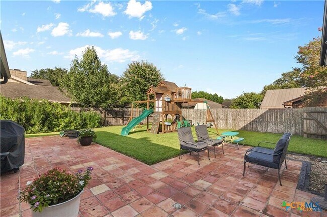Foto del edificio - 6037 Country Club Dr