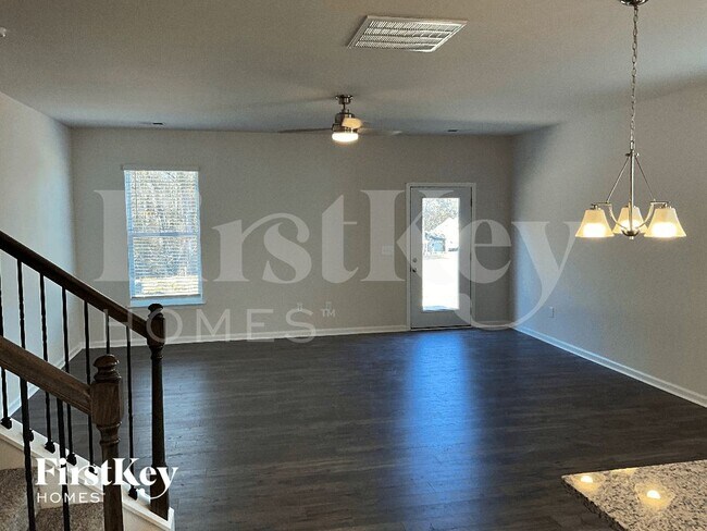 Building Photo - 1204 Mission Hill Ln