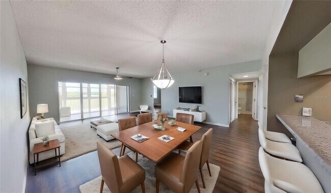 Foto del edificio - 6495 Shoreline Dr