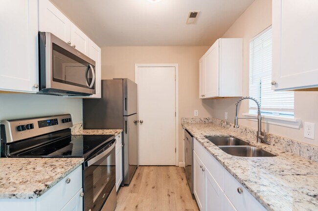 Building Photo - 608 Hilltop Dr