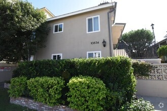 Building Photo - 10834 Bloomfield St