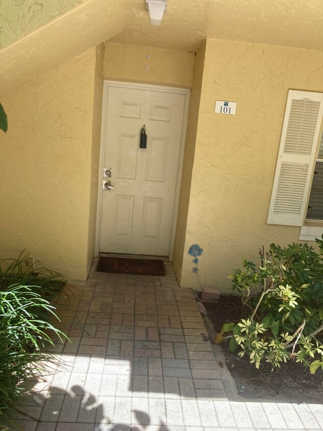 1110 Lake Shore Dr Unit 101, Lake Park, FL 33403 Condo for Rent in