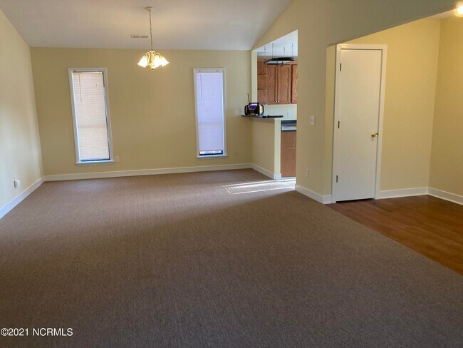 Building Photo - 5537 Eagles Nest Dr