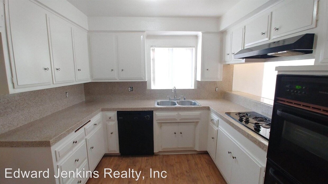 Primary Photo - 4442 W 133rd St