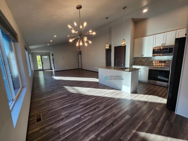 Building Photo - 1421 E Providence Ave