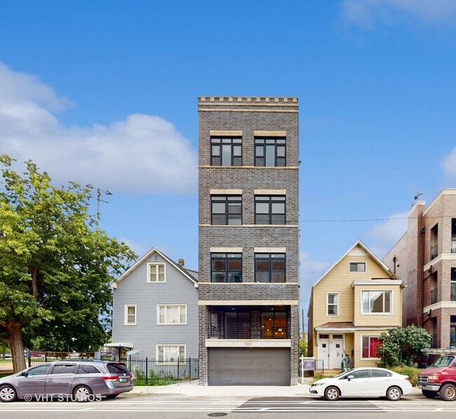 Building Photo - 3253 N Elston Ave