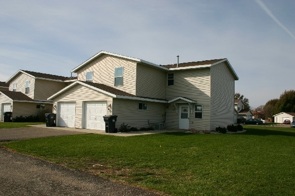 Primary Photo - Willow Court Townhomes