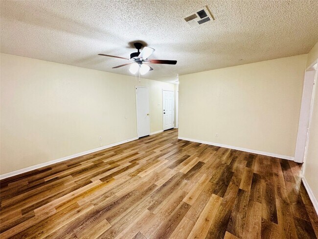 Building Photo - 2523 Woodbough Dr