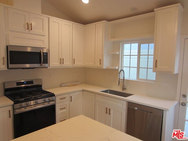 Building Photo - 4239 Edenhurst Ave