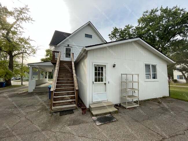 Building Photo - 417 S State Rd