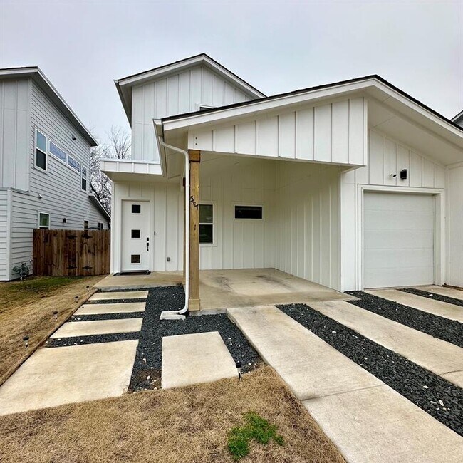 Building Photo - 5417 Blue Bird Ln
