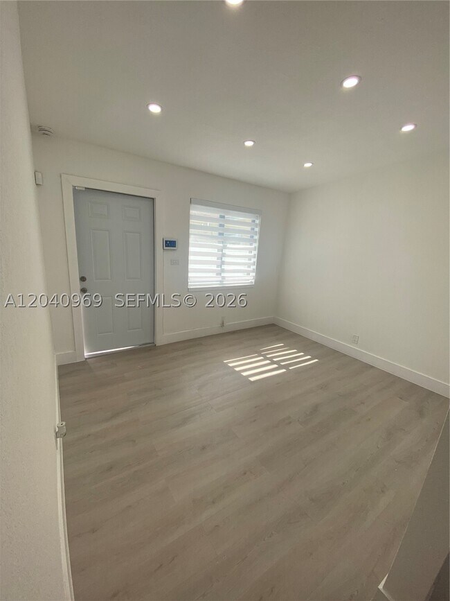 Foto del edificio - 1170 NW 25th St